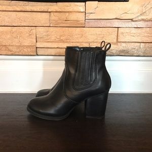 Black Chelsea booties size 7