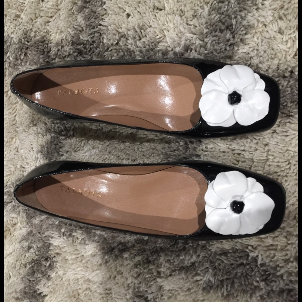~Sale~Talbots pumps 👠 black patent leather