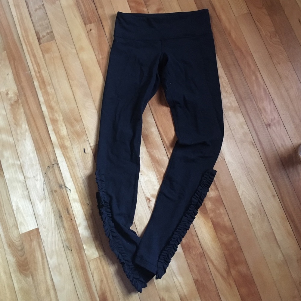 Lululemon ruffle leggings size 6