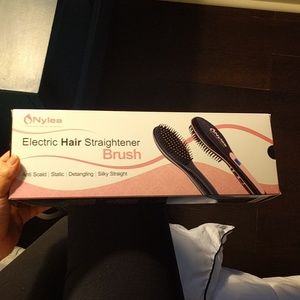Hair straightener brush