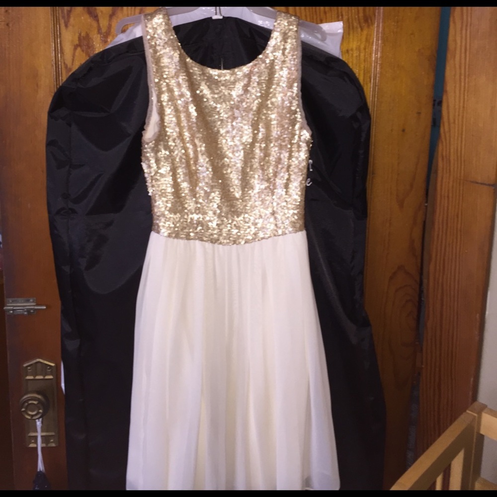 Gold, sparkly prom dress!