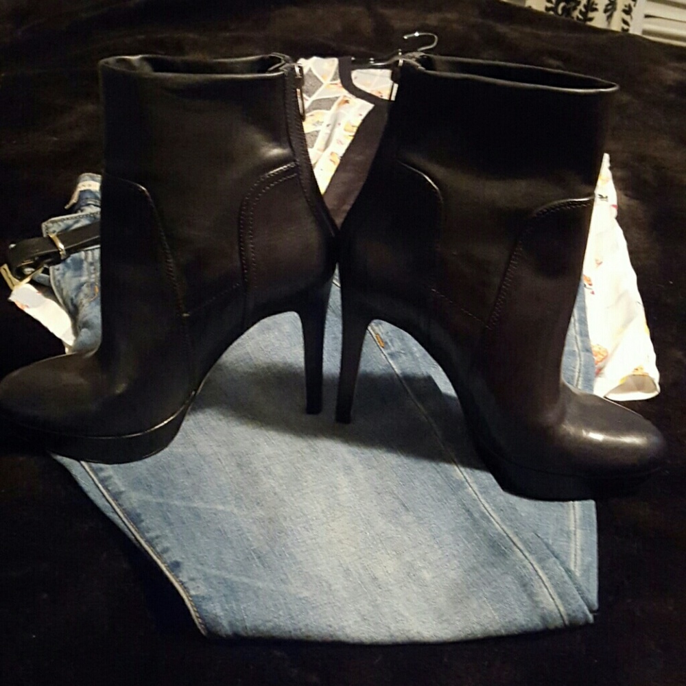 booties - Picture 3 of 5