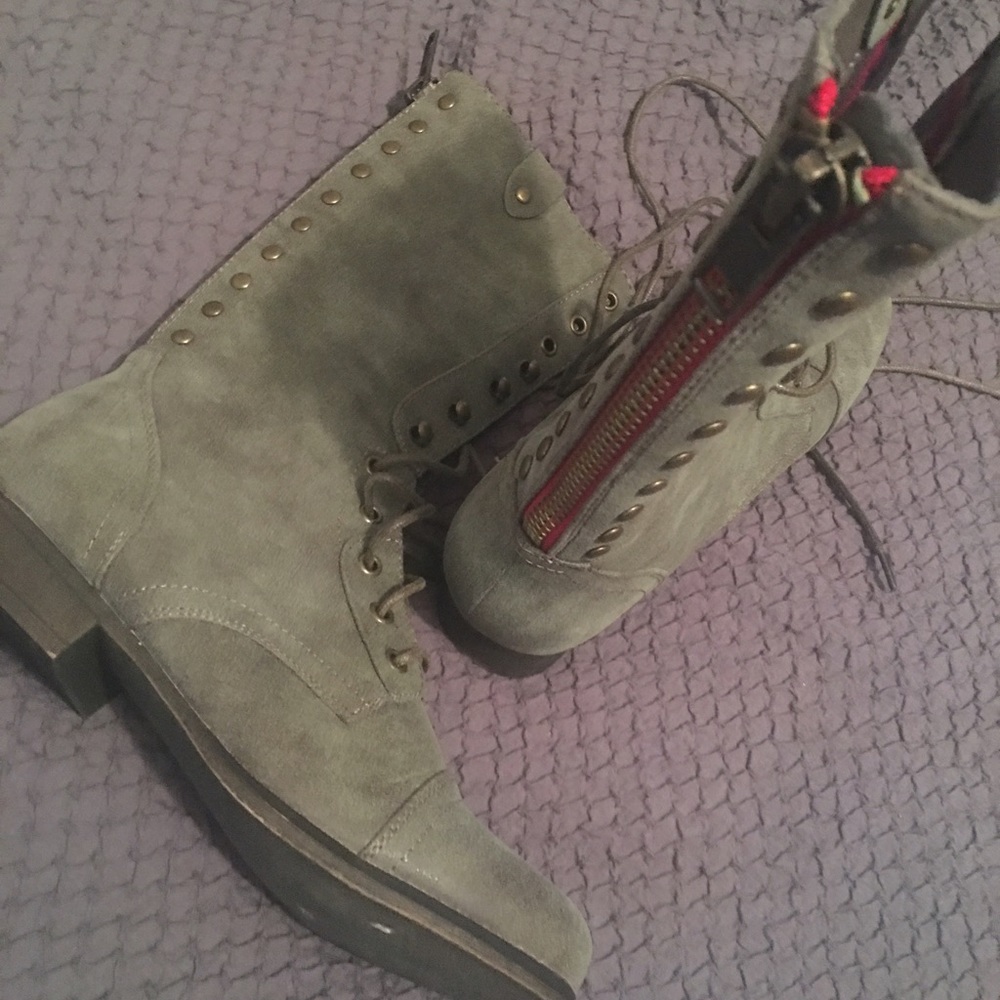 Steve Madden gray boots lace up size 9