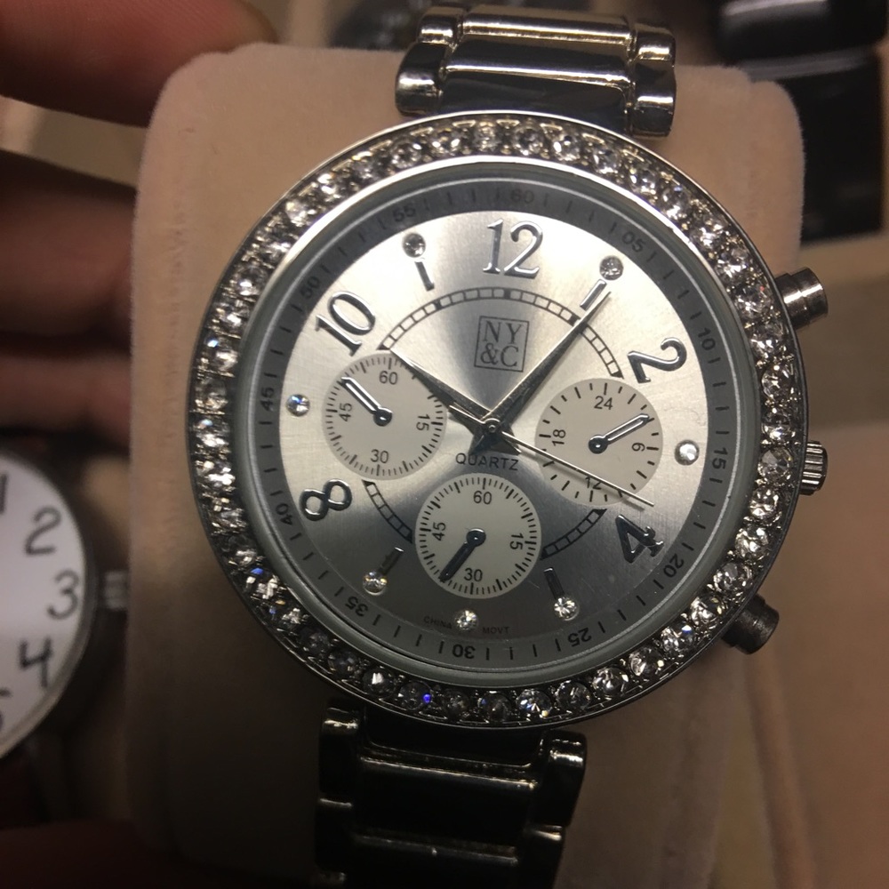 New York and Company Watch