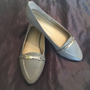 Grey pointy tow loafers