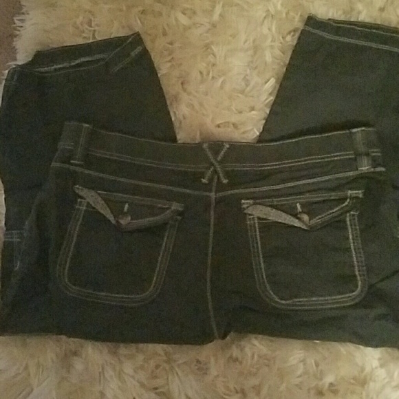 Beautiful unique capri - Picture 2 of 3