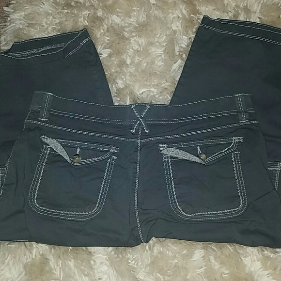 Beautiful unique capri - Picture 3 of 3