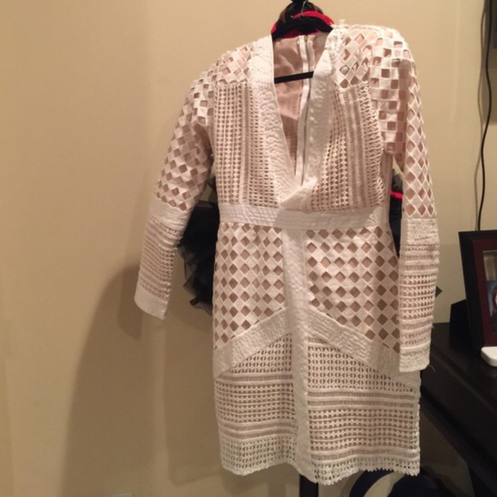 Detailed white dress. Long v-line