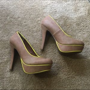 Candies Tan and Neon Yellow High Heels Sz 6