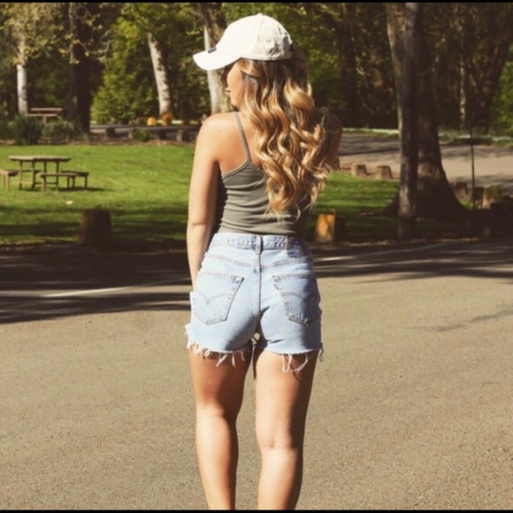 Any size Levi's high waisted denim shorts - Picture 2 of 2