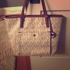 Micheal Kors Purse