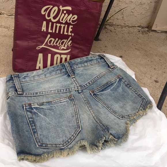 Free people denim shorts. Size 24 - Picture 4 of 4