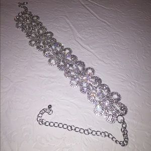 Rhinestone diamond floral shape choker