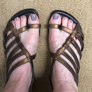 Donald Pliner  leather sandals.