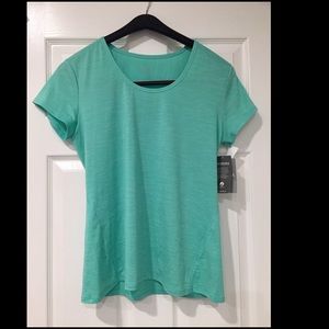 ATHLETICA SHADOW STRIPE CHI TEE. WORKOUT TOP.