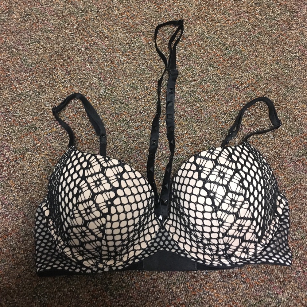 Nude bra with black lace & detachable center strap