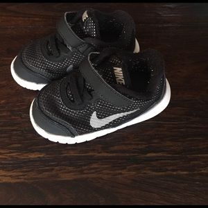 Toddler Nikes size 6c
