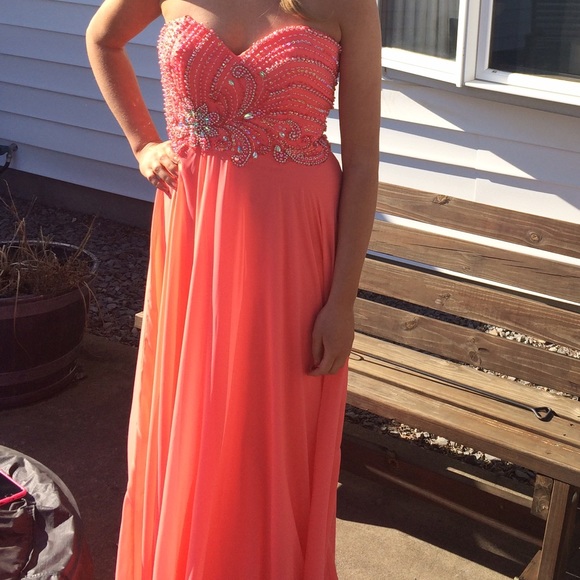 Prom dress - Picture 2 of 4