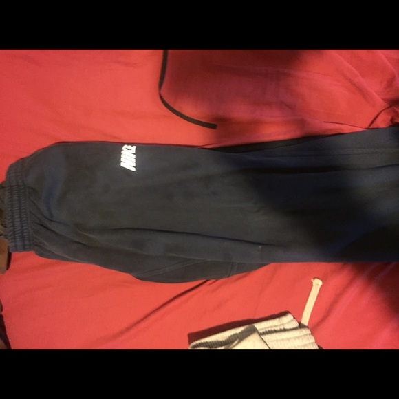 Nike sweatpants - Picture 1 of 3