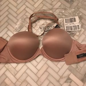 Brand New Victoria's Secret Nude Strapless Bra