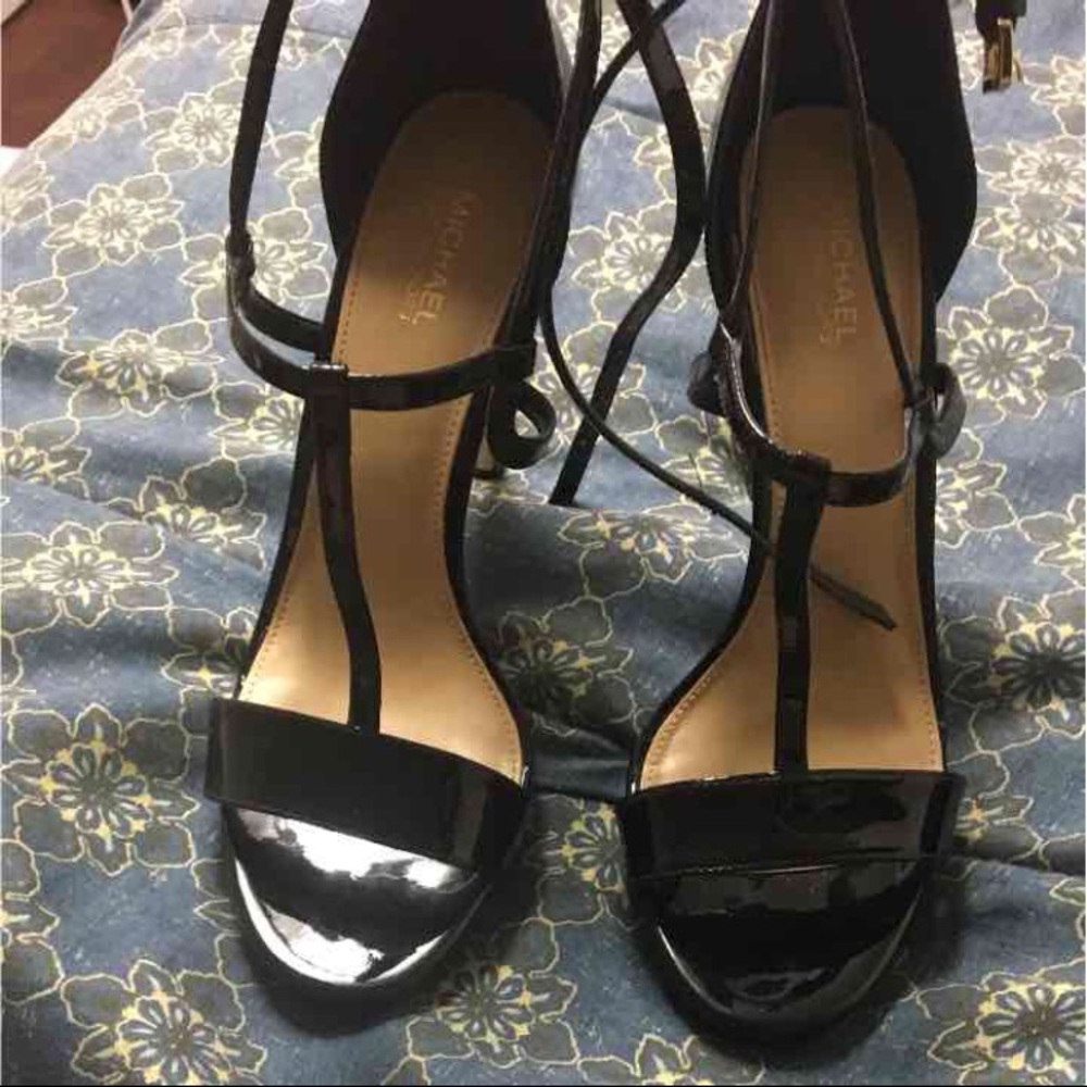 Black micheal kors heels