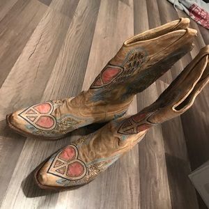 Coral boots size8