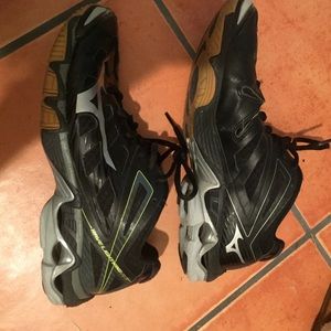 Mizuno volleyball shoes