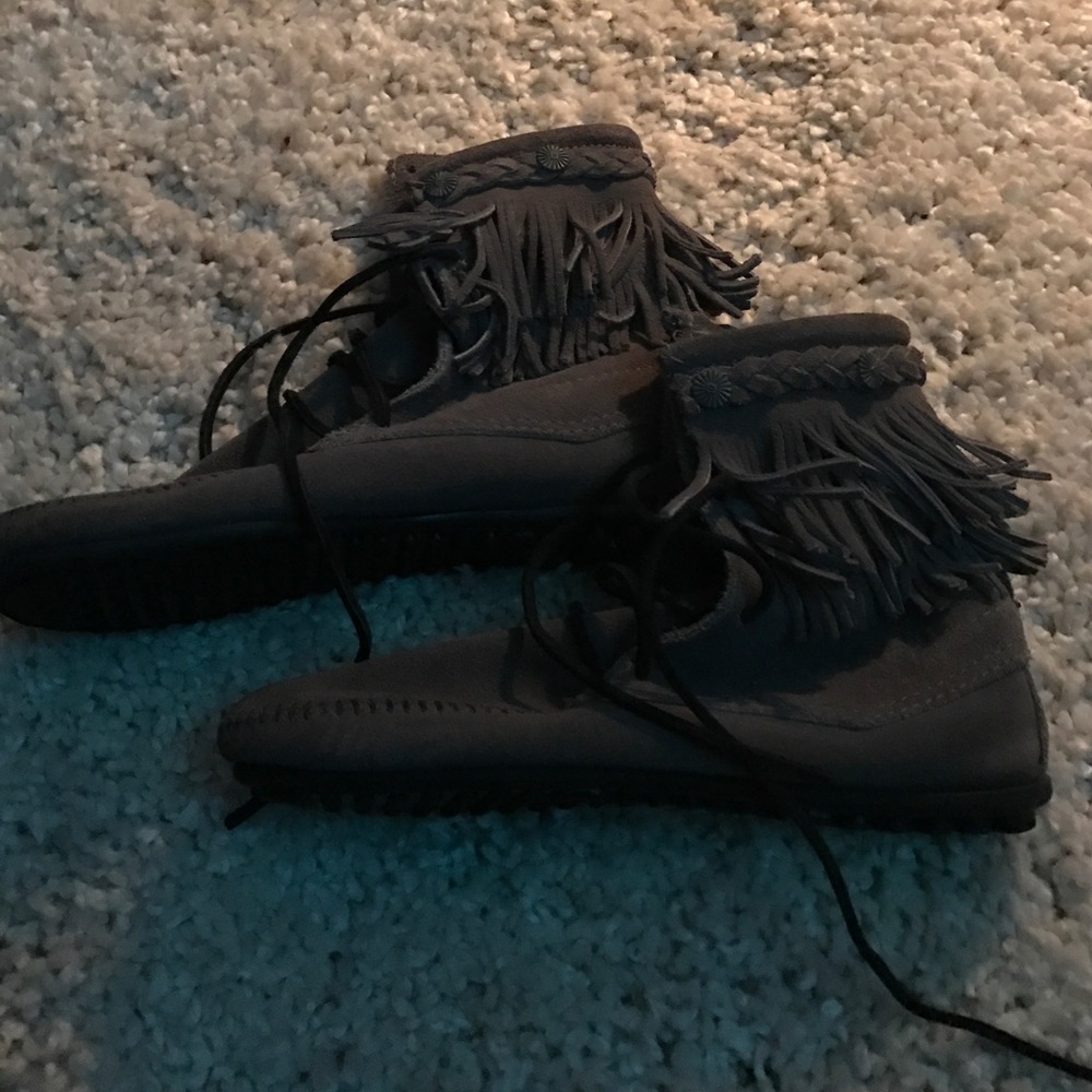 Minnetonka boots sz7