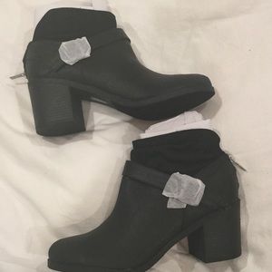 NWT Michael Antonio ankle boots