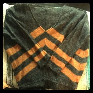 Sweater loose fitting comfy. Gently worn