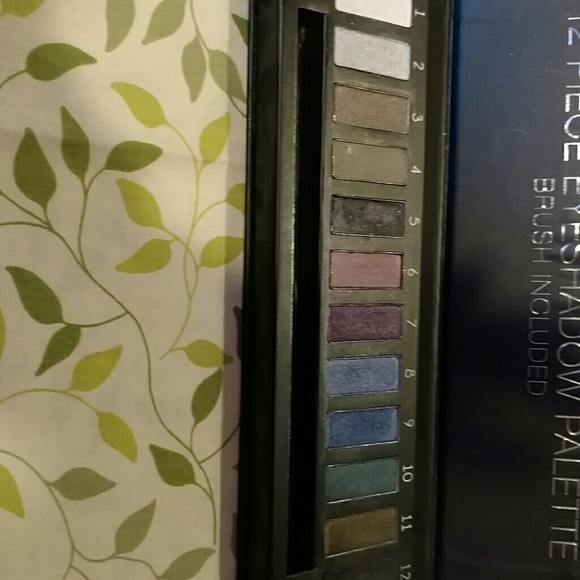 2 black heart 12 shadow palets. - Picture 3 of 3