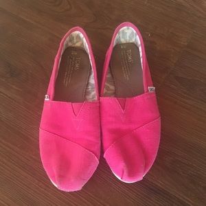 Women's toms size 8