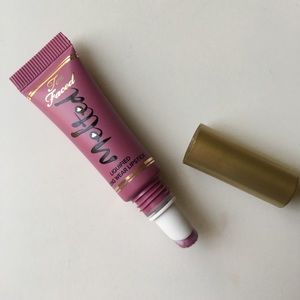TOO FACED FIG LIPSTICK *swatched*