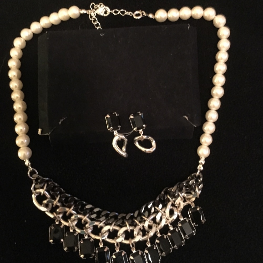 Jewelry, Necklace and earrings