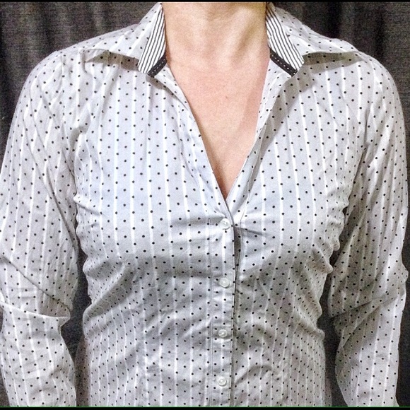Express women’s gray and black polka dot button up - Picture 5 of 6