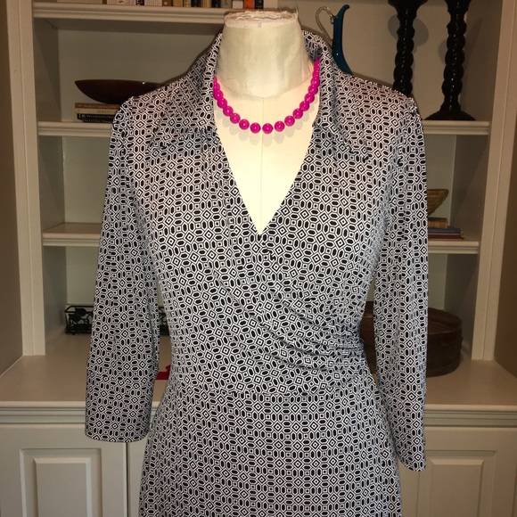 3/4 Sleeve Geometric Print Jersey Wrap Dress - Picture 2 of 4