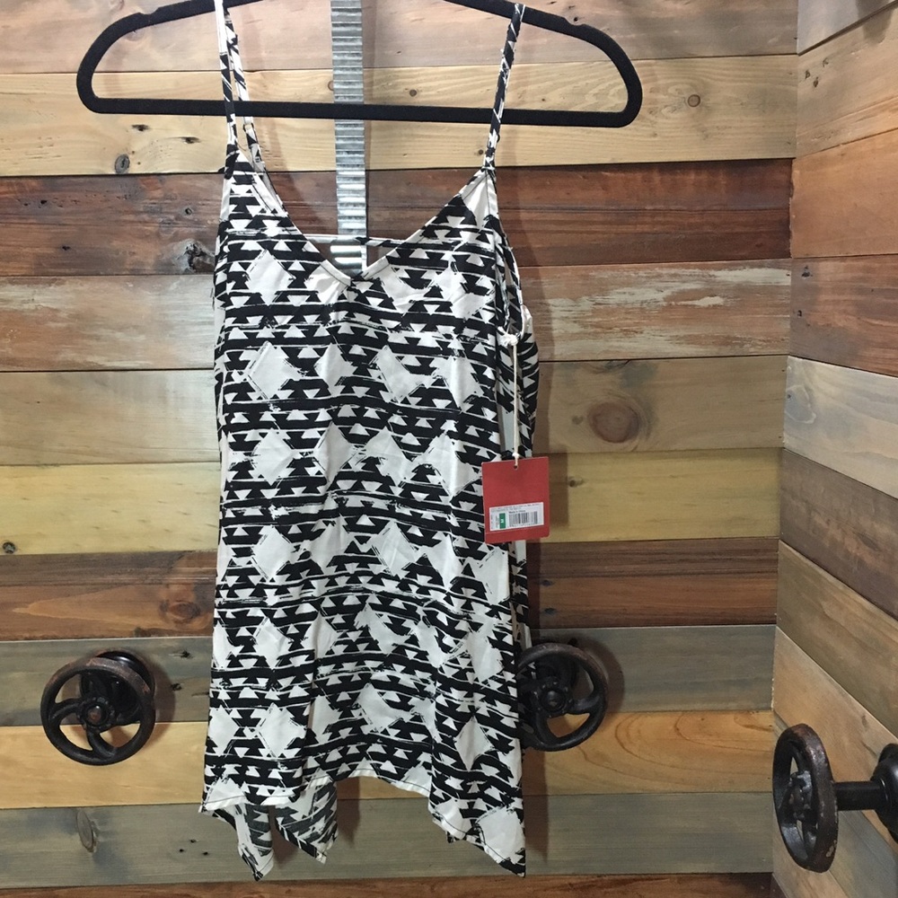 Black and white sleeveless Aztec top