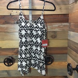 Black and white sleeveless Aztec top