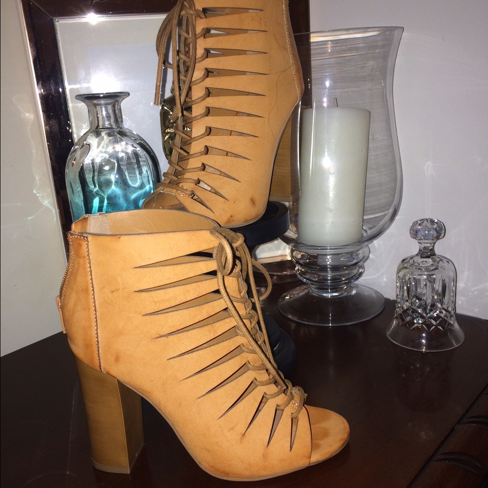 Size 6, ankle booties