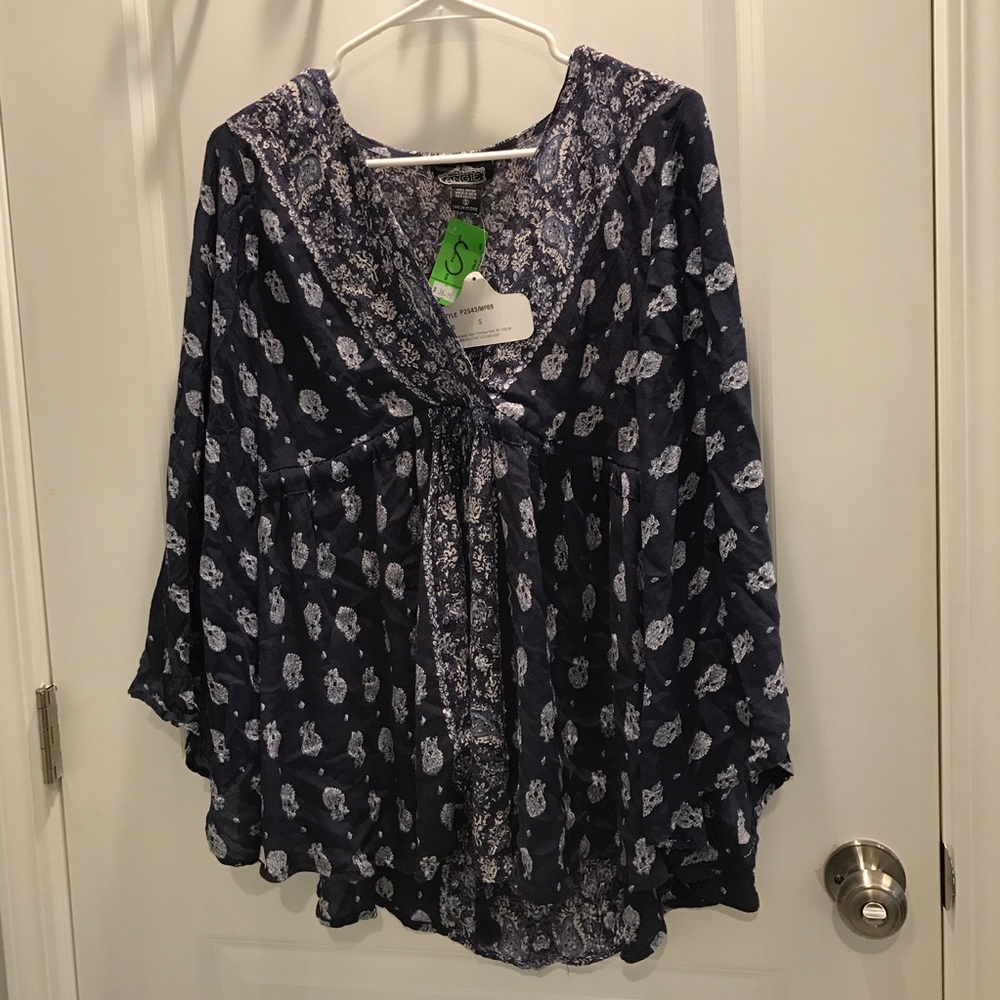 Cute paisley style top