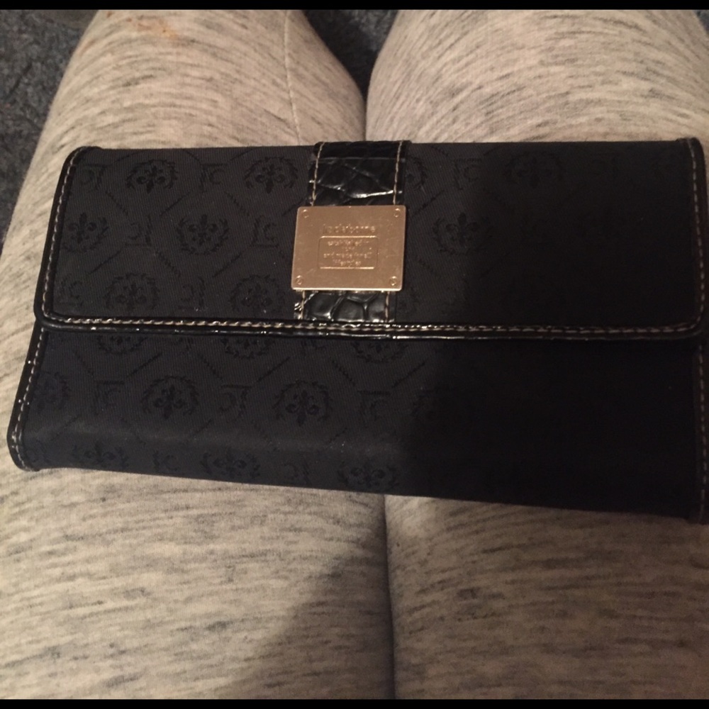 Liz claibone wallet