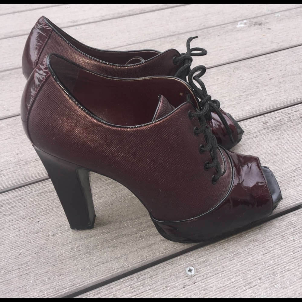 🔻🔸Peep Toe Laced Booties