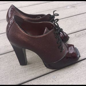 🔻🔸Peep Toe Laced Booties