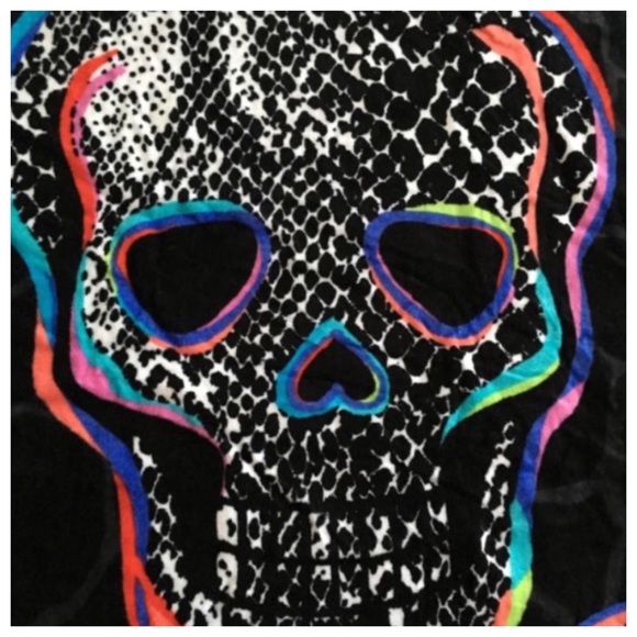 Betsey Johnson Rainbow Skull Skeleton Beach Towel - Picture 3 of 3