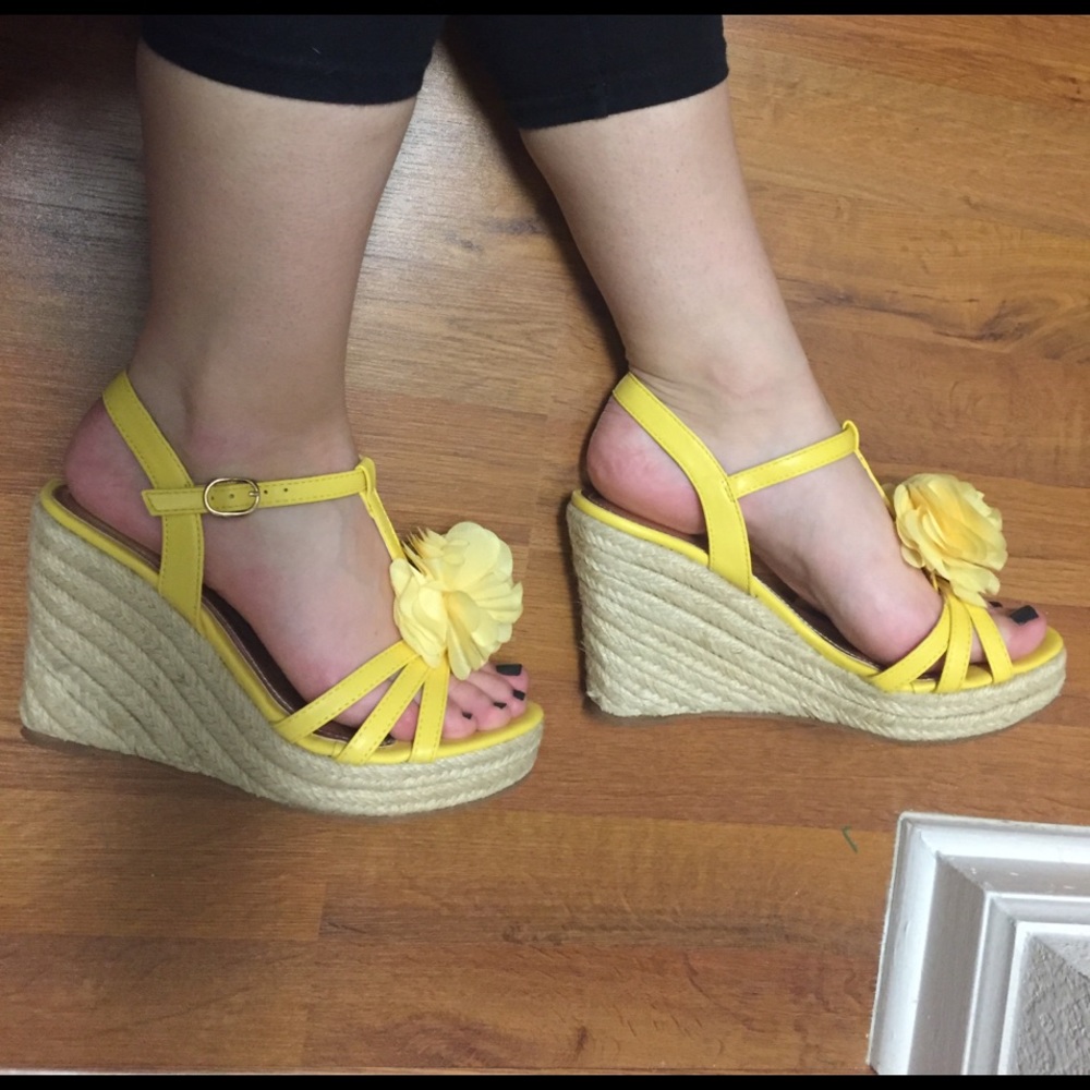 😍 yellow wedges!!!