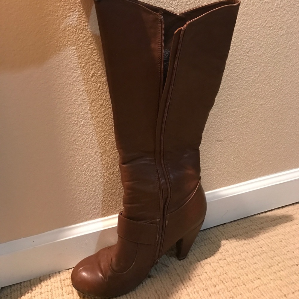 Boots - Picture 3 of 4