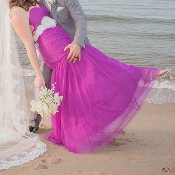 White by Vera Wang strapless gown - Picture 2 of 5