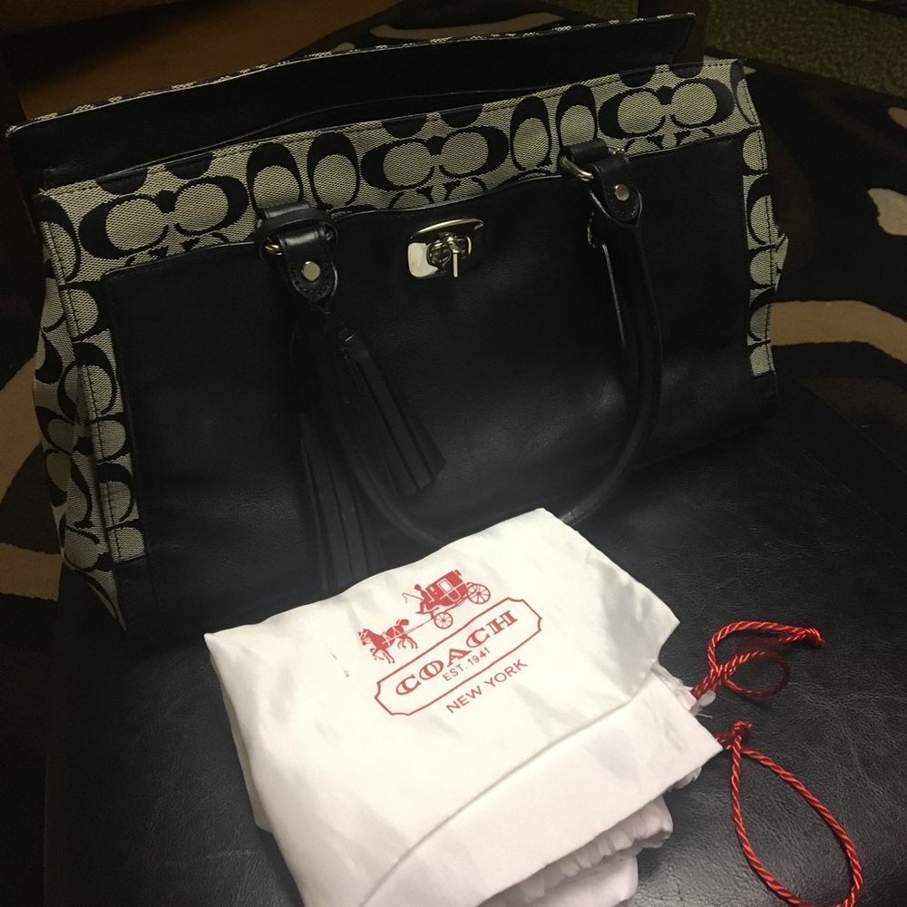 Authentic Coach Chelsea Carryall