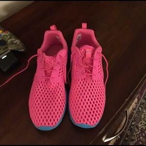 New without tags Nike Roshe