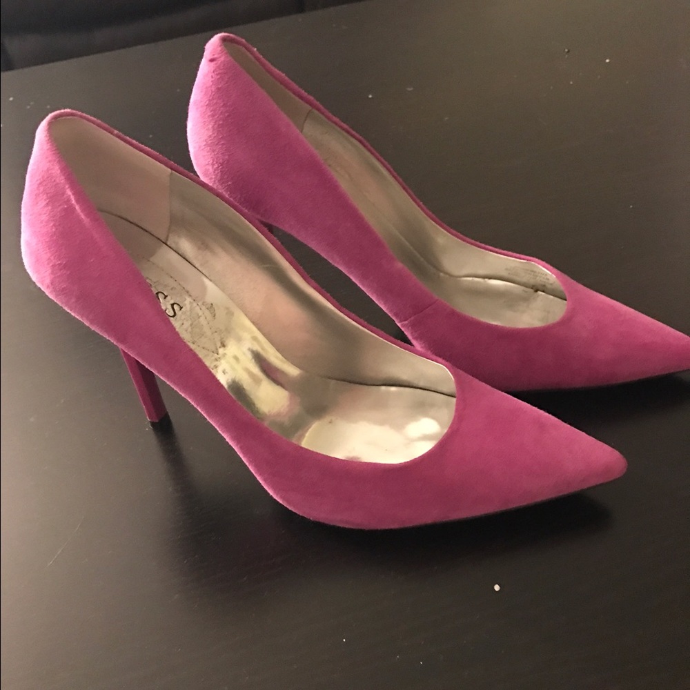 New Guess magenta suede pumps - never worn! Size 9